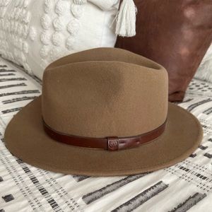 Brown fedora with brown leather band
